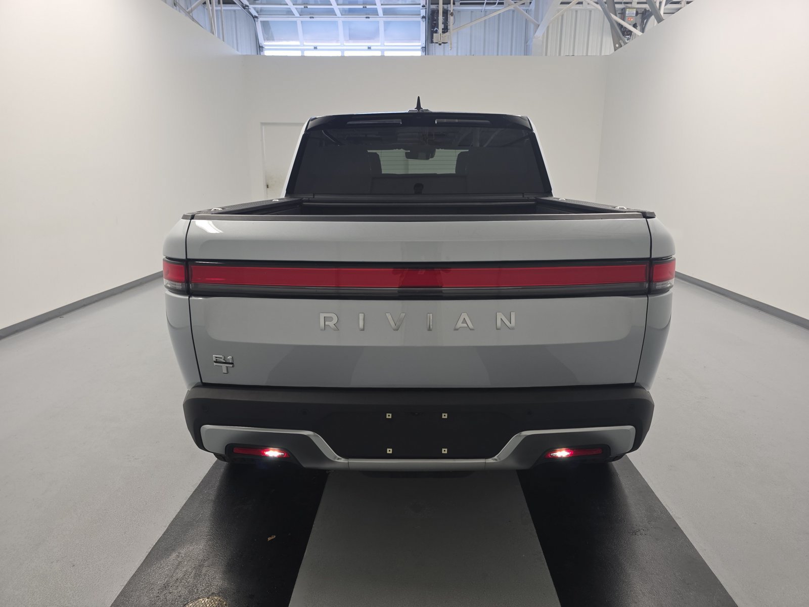 Used 2024 Rivian R1T Adventure Dual AWD/4WD image 4