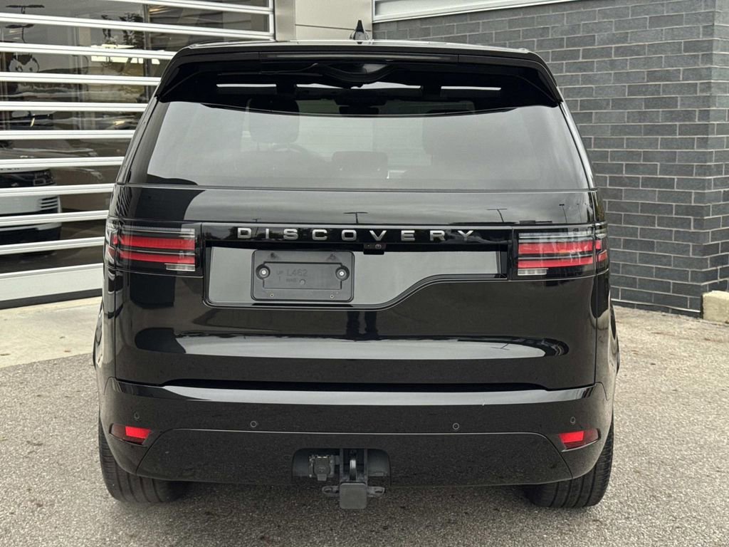 Used 2025 Land Rover Discovery Dynamic SE image 5