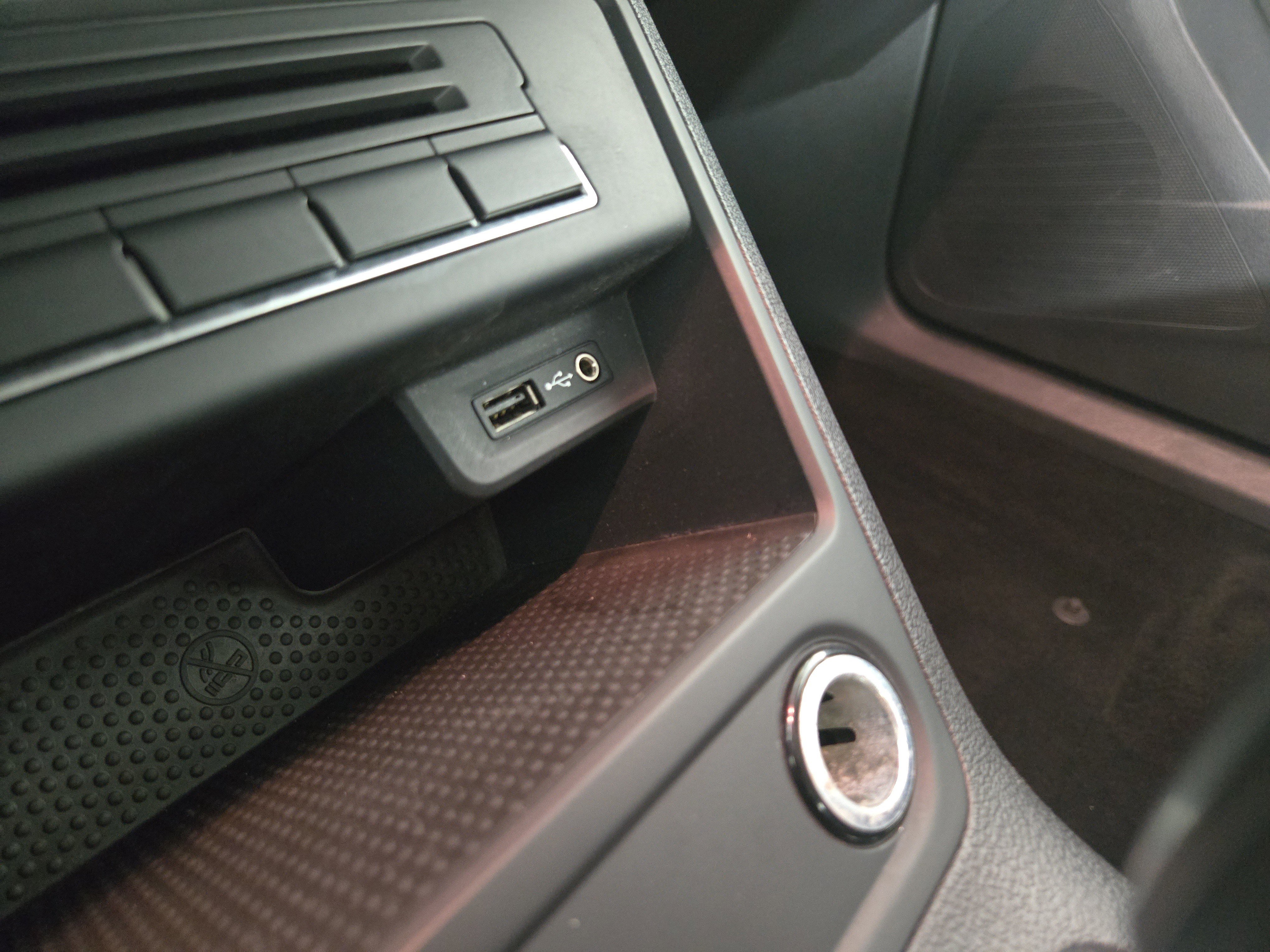 Used 2017 Volkswagen Tiguan Limited w/ Premium Package image 25