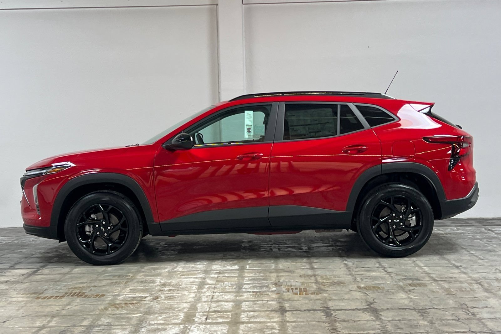 New 2026 Chevrolet Trax LT w/ Midnight Edition FWD image 7
