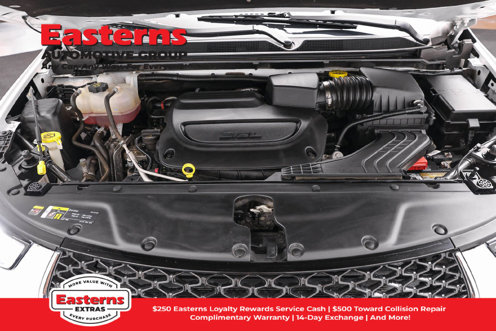 Used 2023 Chrysler Pacifica Touring-L FWD image 8