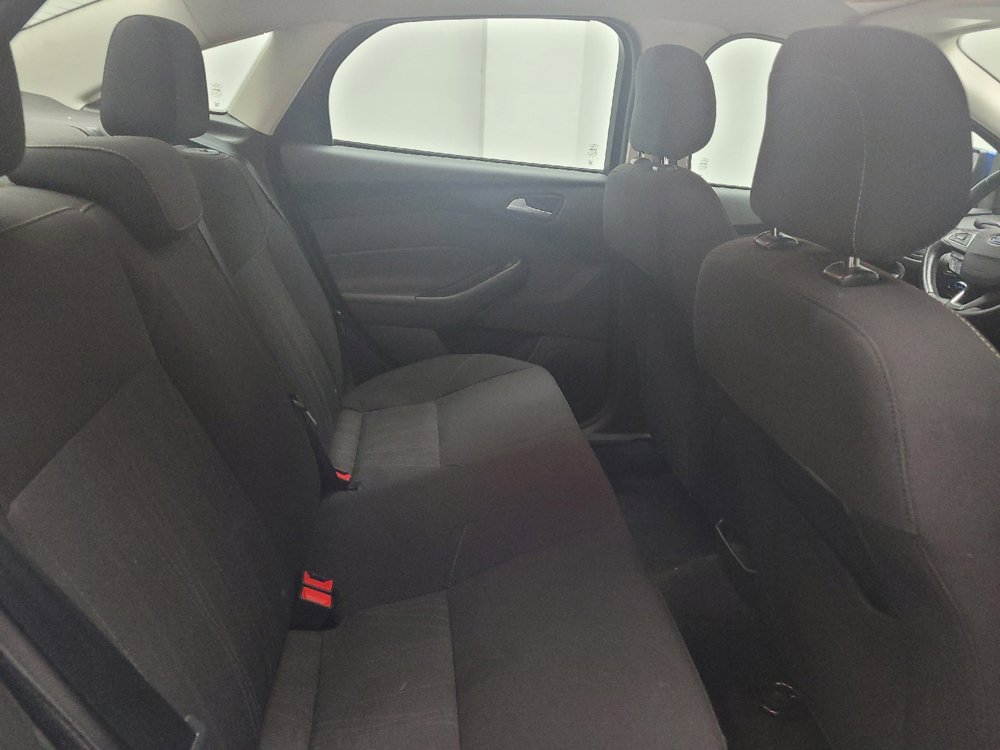 Used 2018 Ford Focus SE w/ Cold Weather Package FWD image 19