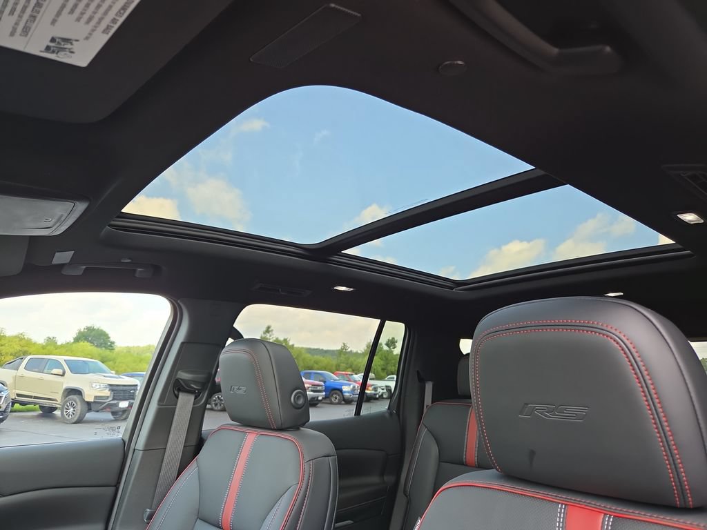 New 2027 Chevrolet Traverse RS w/ LPO, Floor Liner Package AWD/4WD image 24