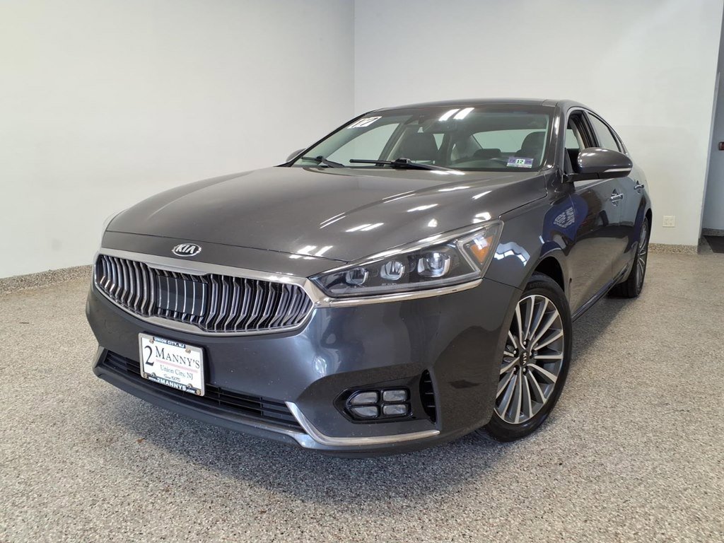 Used 2017 Kia Cadenza Technology FWD image 1