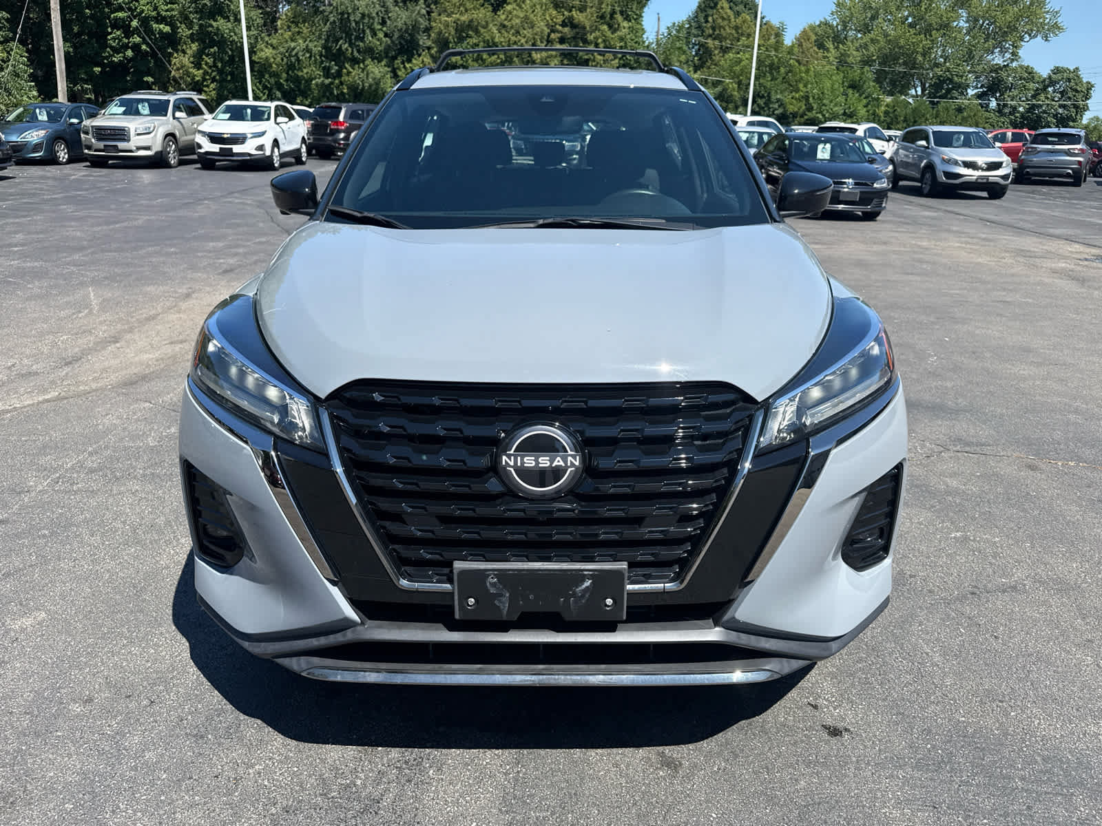 Used 2023 Nissan Kicks SR w/ Interior Electronics Package FWD image 8