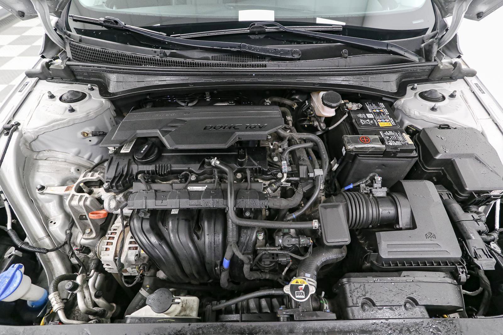 Used 2023 Hyundai Elantra Limited FWD image 12