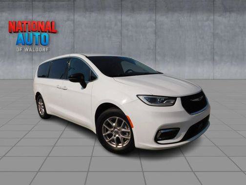 Used 2024 Chrysler Pacifica Touring-L