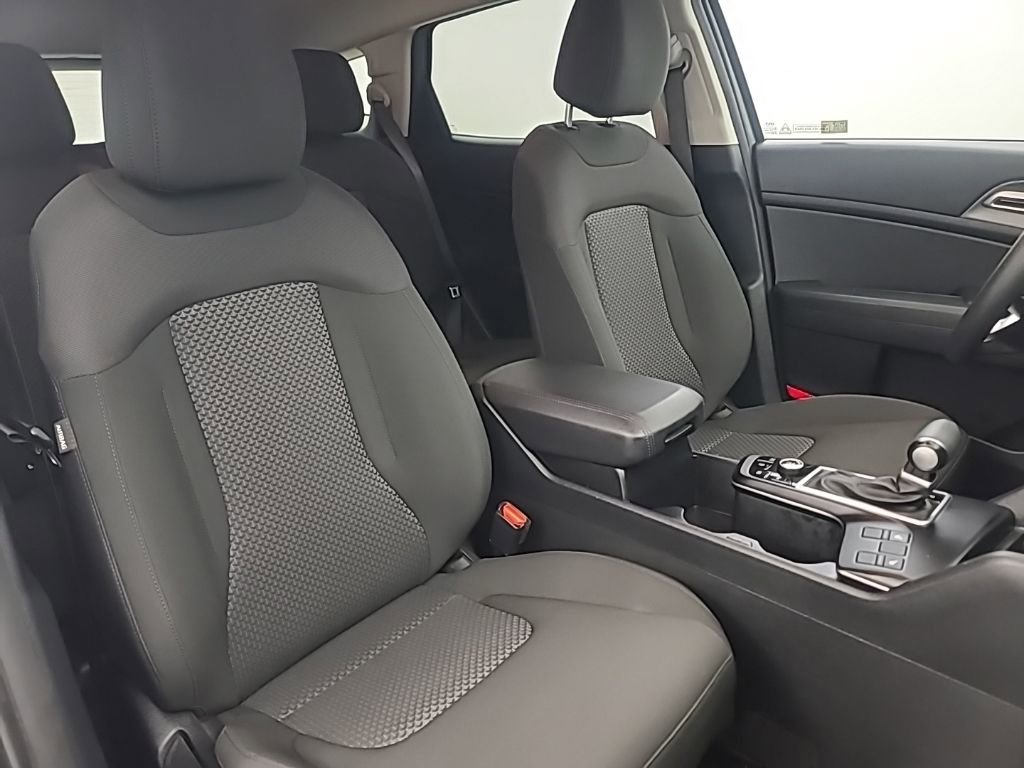 Used 2025 Kia Sportage LX image 16