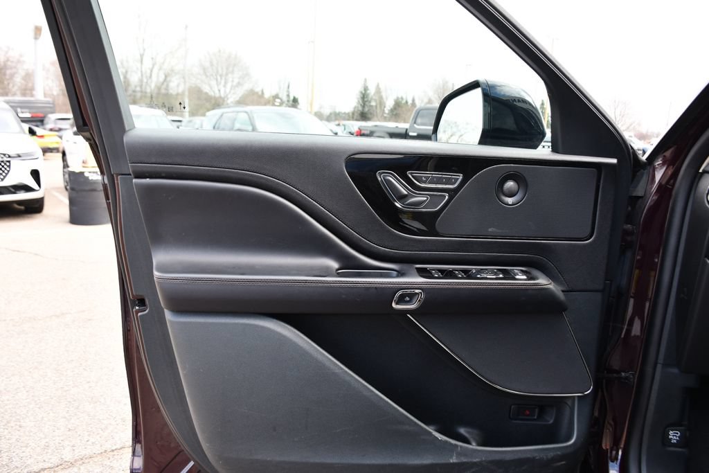 Used 2023 Lincoln Aviator Reserve w/ Jet Appearance Package AWD/4WD image 24