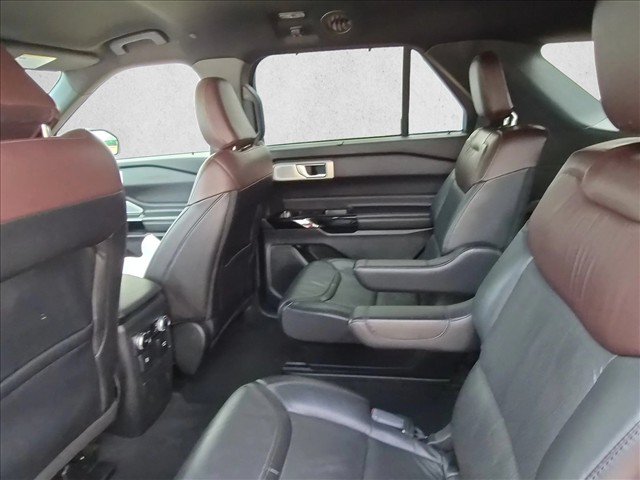 Used 2022 Ford Explorer Platinum w/ Premium Technology Package AWD/4WD image 18