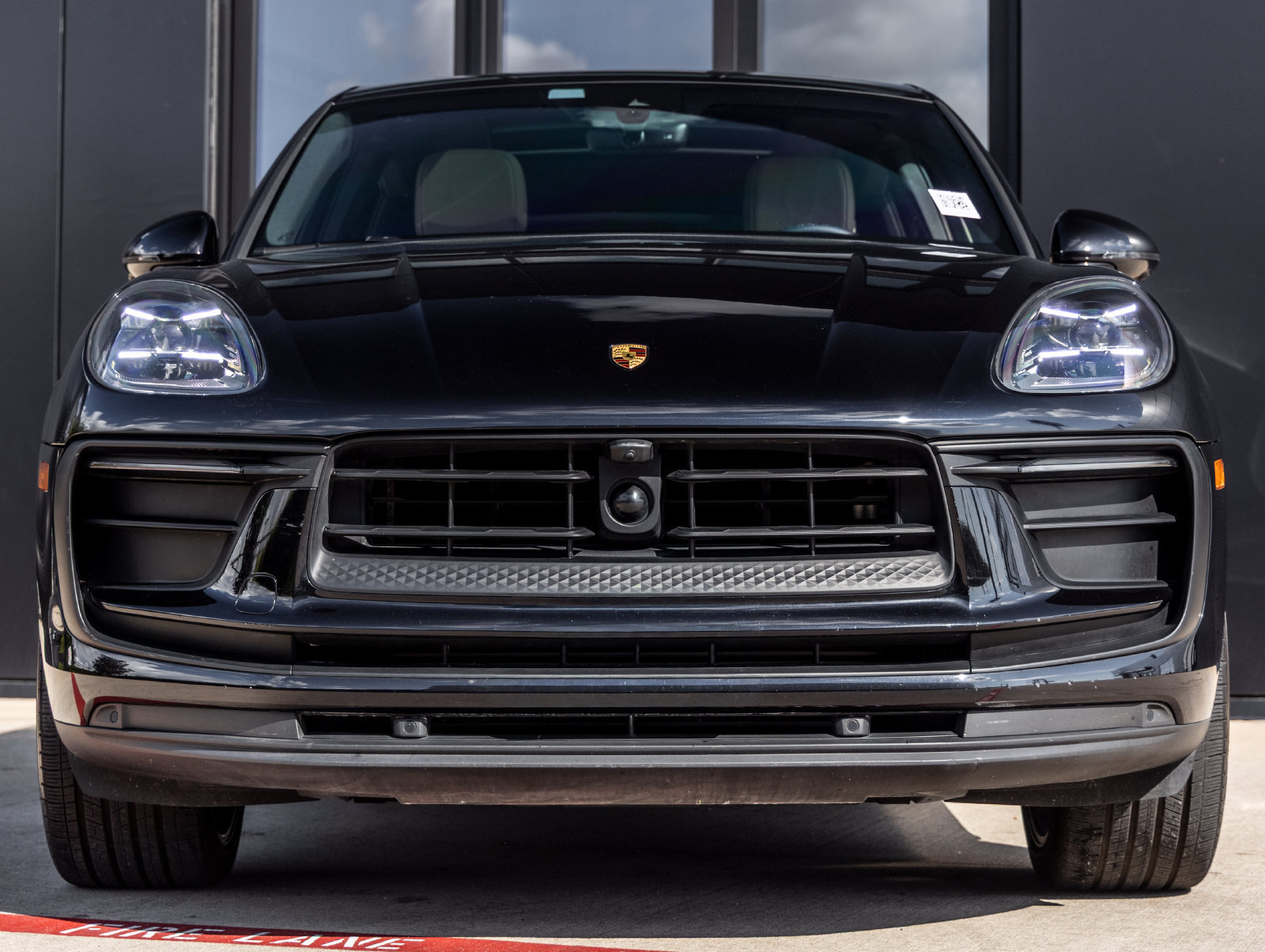 Used 2024 Porsche Macan AWD/4WD image 8