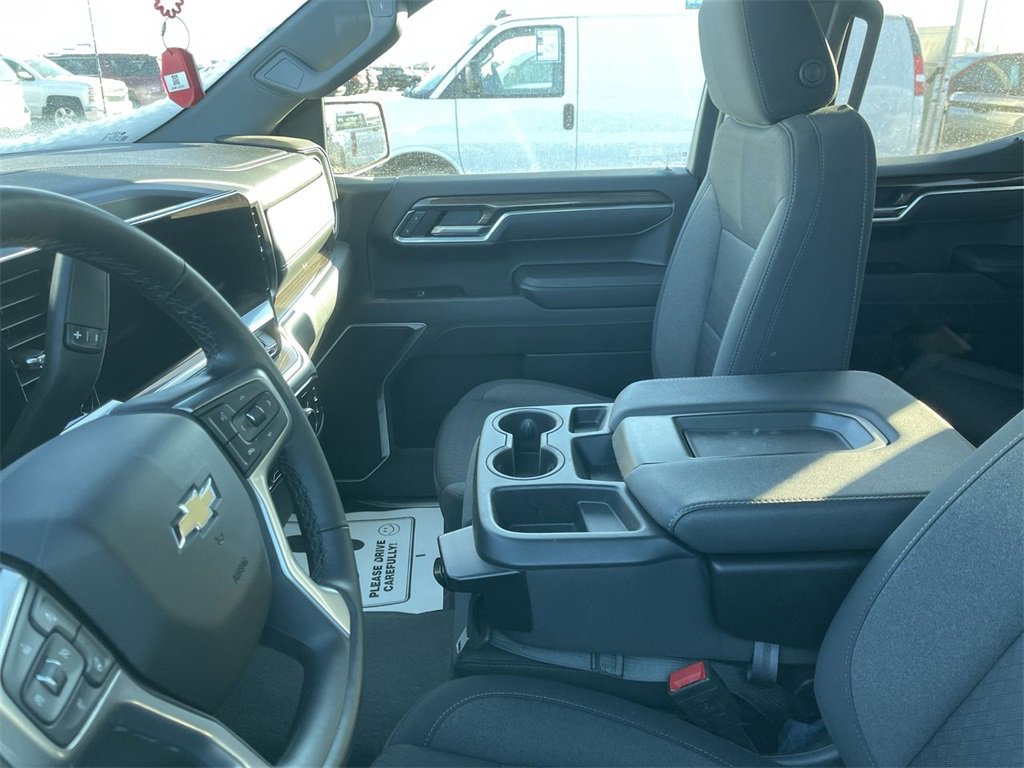 Used 2025 Chevrolet Silverado 1500 LT image 4