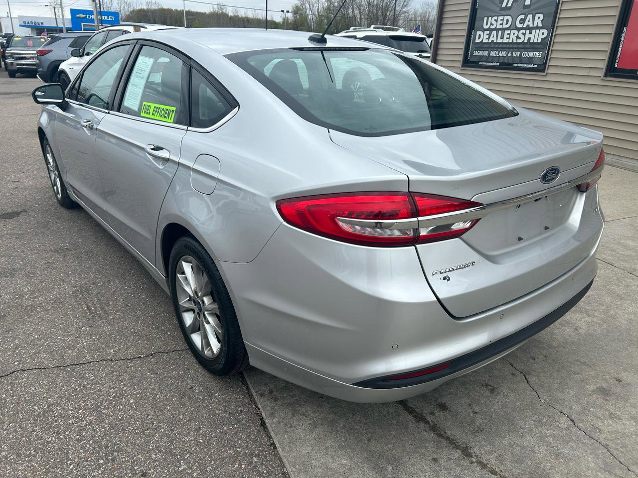 Used 2017 Ford Fusion SE w/ Fusion SE Technology Package FWD image 7