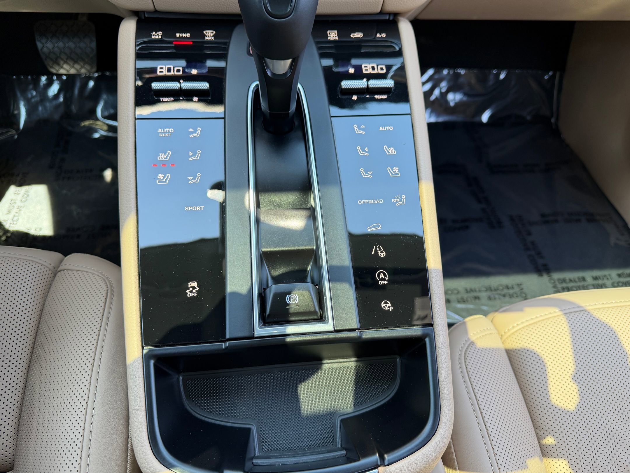 Certified 2026 Porsche Macan AWD/4WD image 30