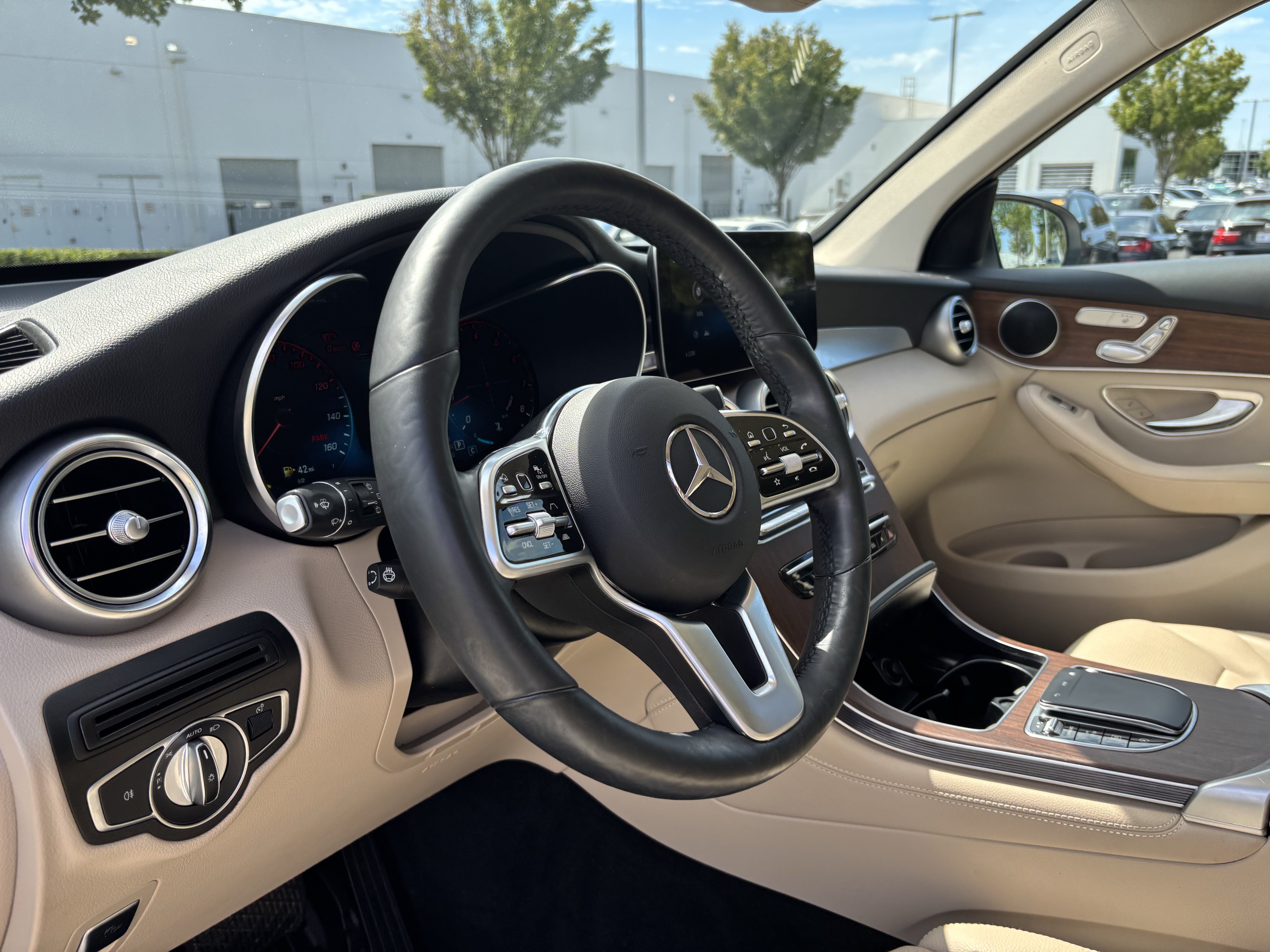 Used 2020 Mercedes-Benz GLC 300 4MATIC image 17