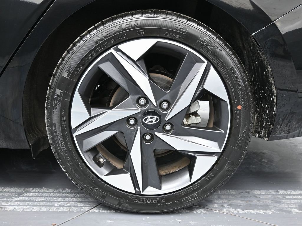 Used 2022 Hyundai Elantra Limited image 12