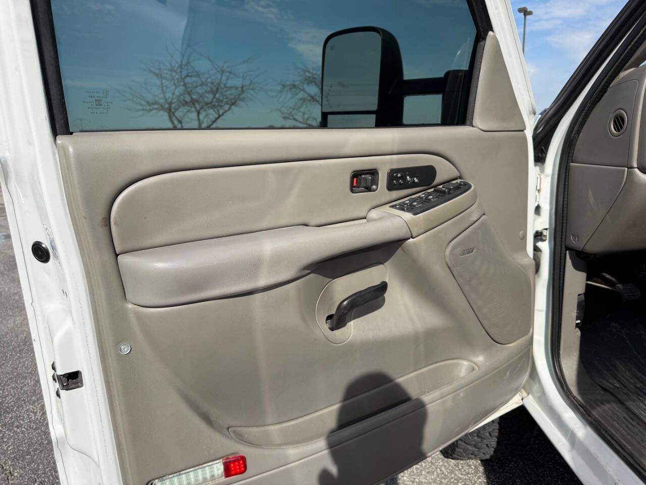 Used 2005 GMC Sierra 2500 SLT w/ Heavy-Duty Power Package AWD/4WD image 11