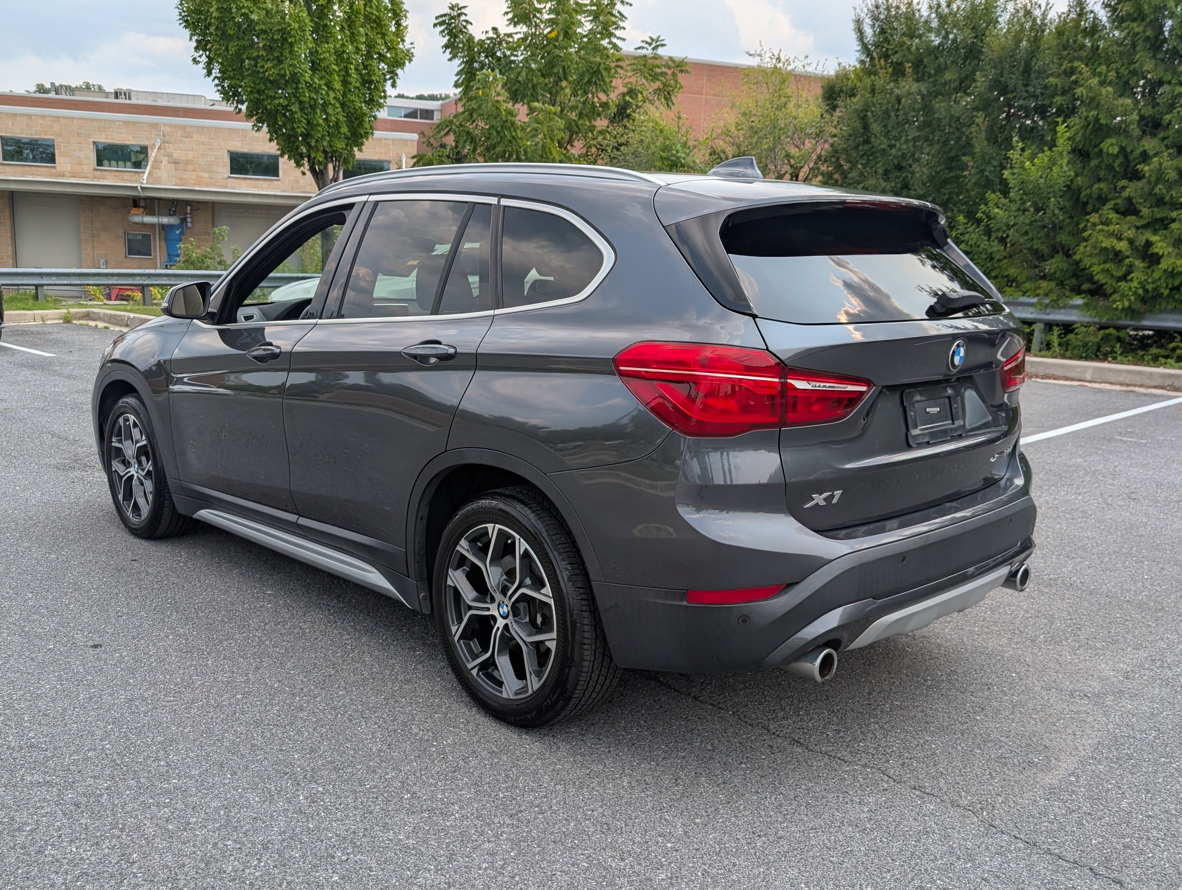 Used 2020 BMW X1 xDrive28i w/ Convenience Package AWD/4WD image 5