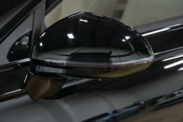 Used 2024 Bentley Flying Spur V8 image 5