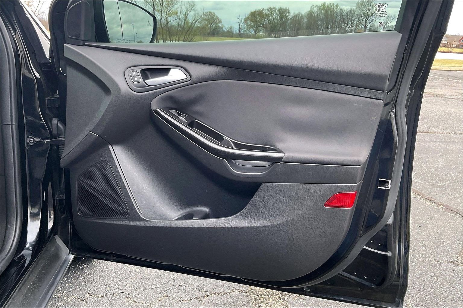 Used 2018 Ford Focus Titanium w/ Titanium Technology Package FWD image 20