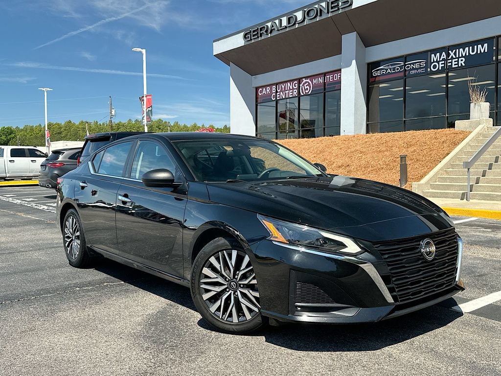 Used 2024 Nissan Altima 2.5 SV