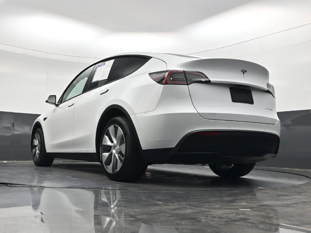 Used 2022 Tesla Model Y Long Range AWD/4WD image 29