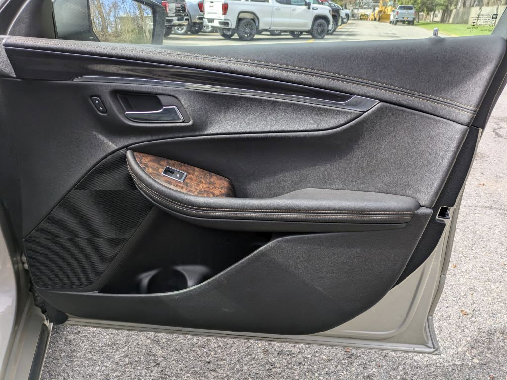 Used 2014 Chevrolet Impala LT w/ Convenience Package image 27