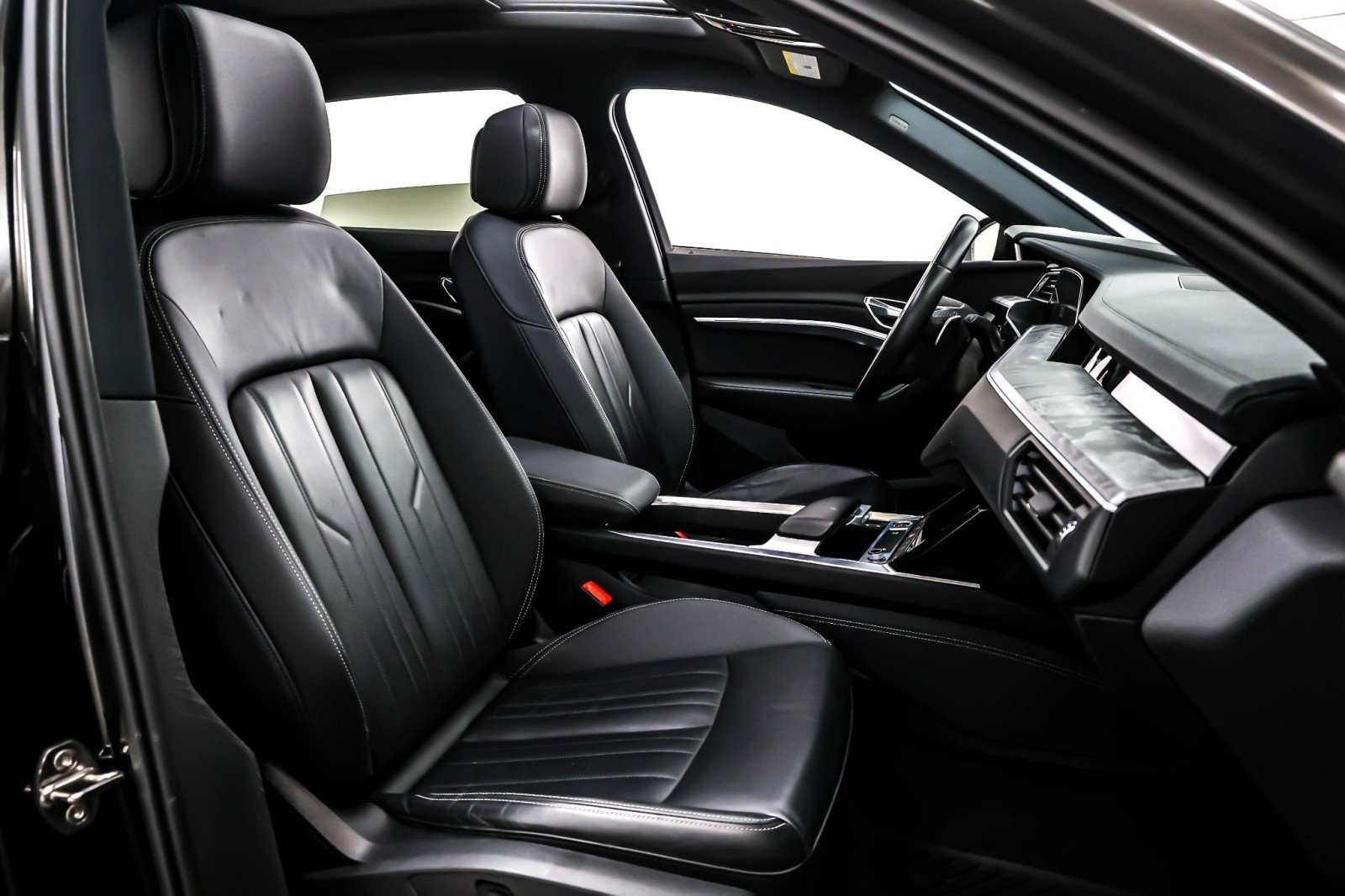 Used 2022 Audi e-tron Premium w/ Convenience Plus Package image 7