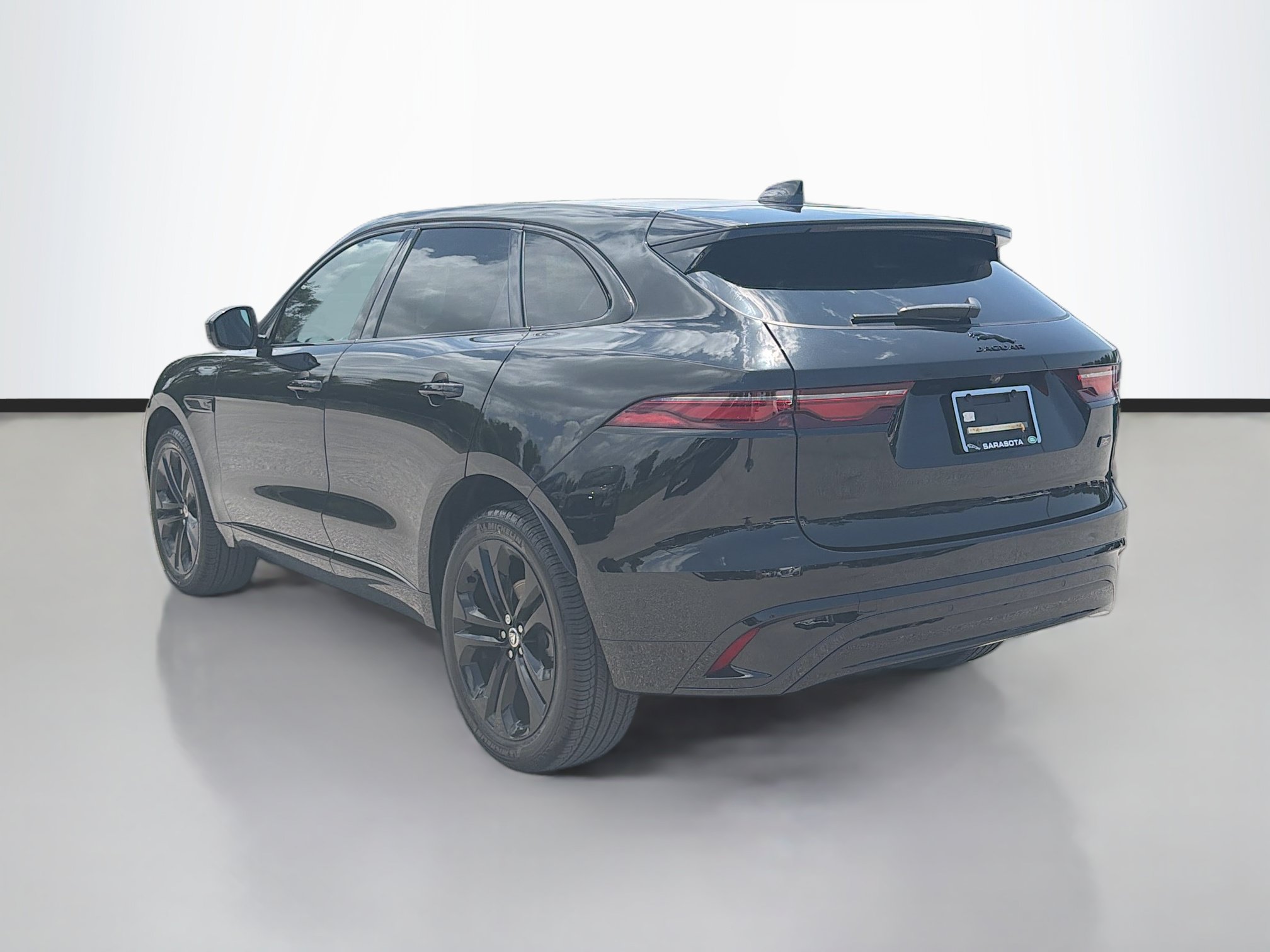 Used 2026 Jaguar F-PACE R-Dynamic S AWD/4WD image 3