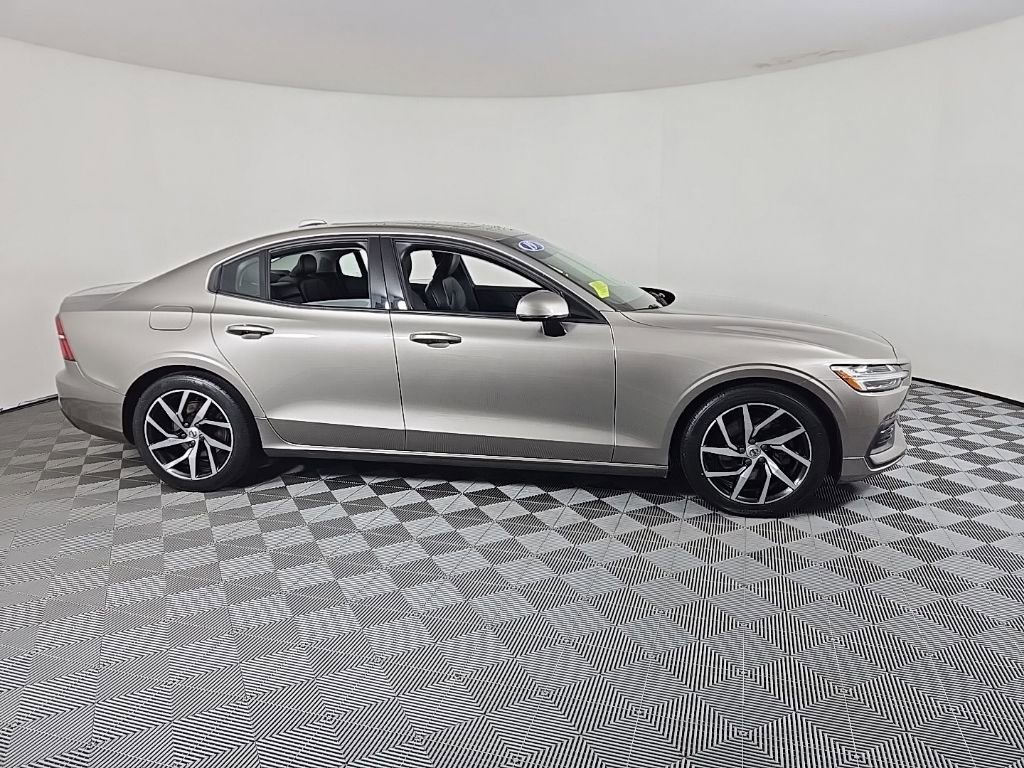 Used 2019 Volvo S60 T5 Momentum w/ Premium Package image 5