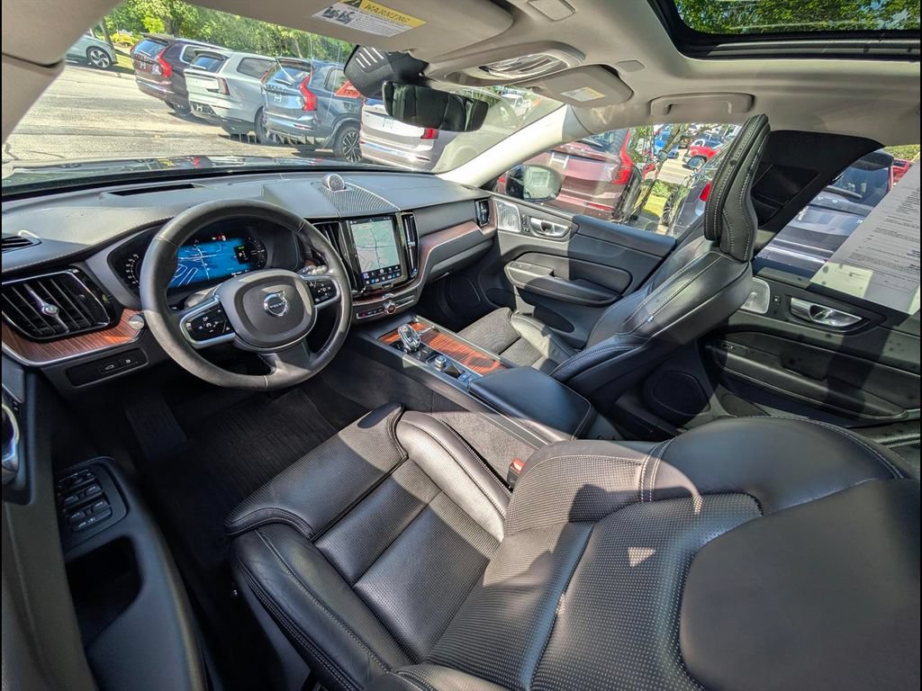 Certified 2023 Volvo XC60 T8 Ultimate w/ Climate Package AWD/4WD image 10