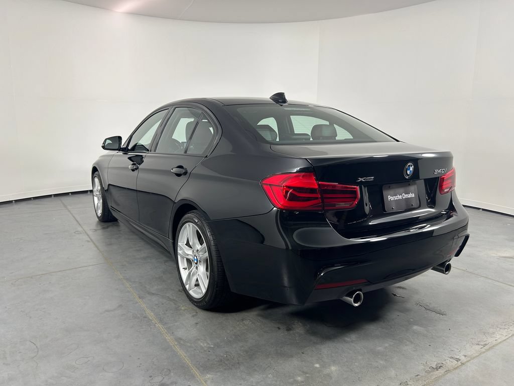Used 2018 BMW 340i xDrive Sedan w/ Premium Package AWD/4WD image 3