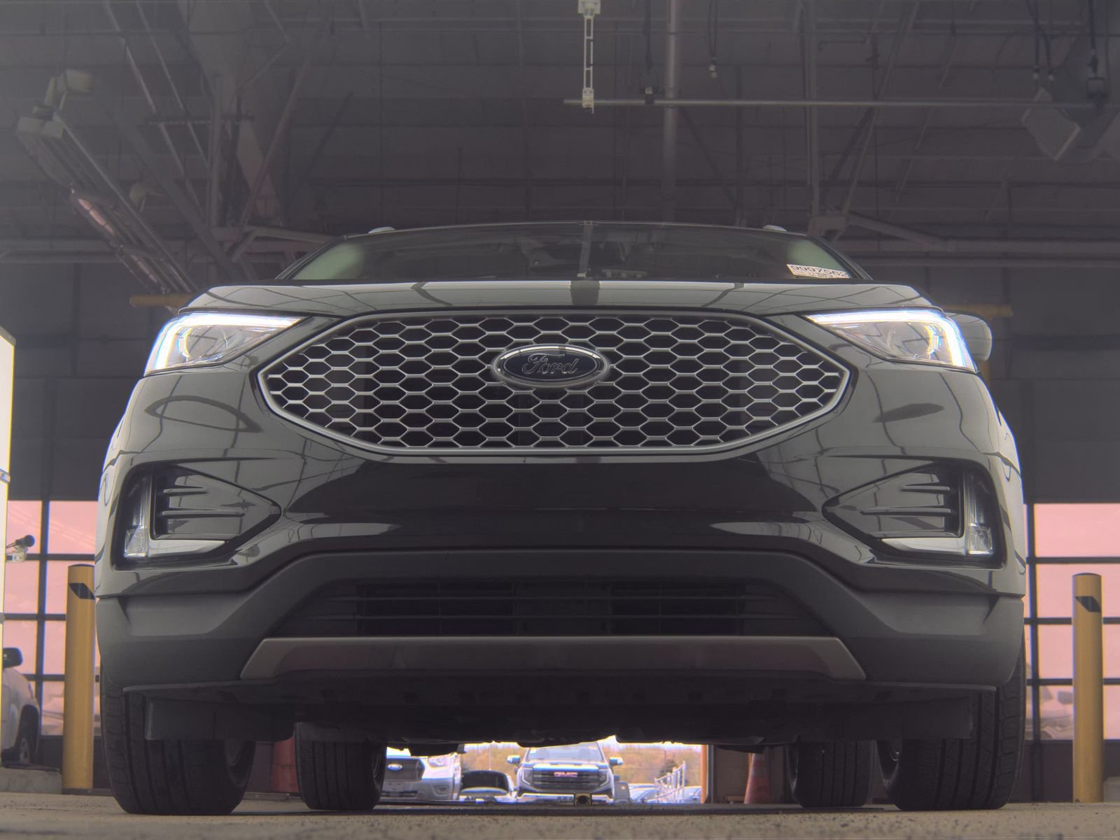 Used 2024 Ford Edge SEL w/ Convenience Package AWD/4WD image 3