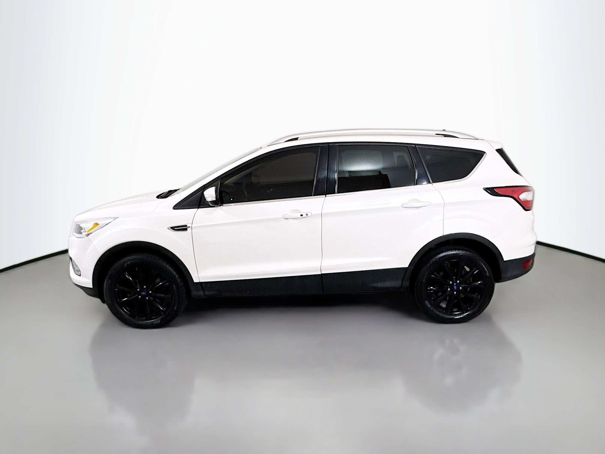 Used 2018 Ford Escape Titanium image 4