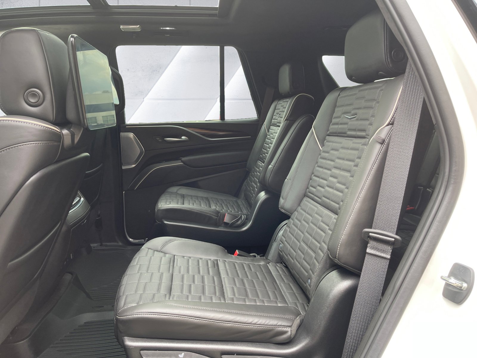 Used 2023 Cadillac Escalade Premium Luxury Platinum image 14