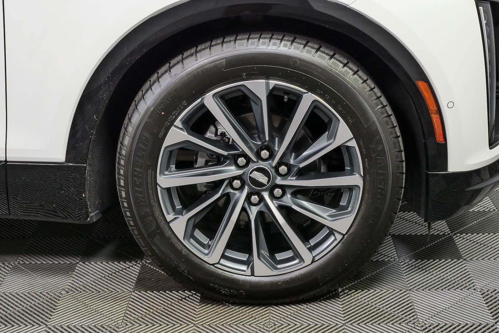 Used 2024 Cadillac Lyriq Luxury AWD/4WD image 38