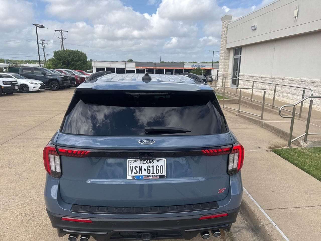 Used 2025 Ford Explorer ST image 5