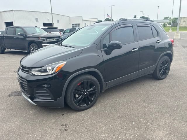 Used 2019 Chevrolet Trax LT w/ Sun & Sound Package FWD image 2