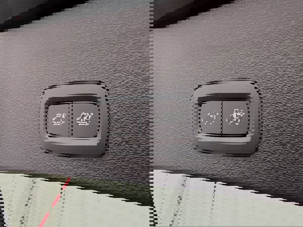 Used 2023 Volvo C40 P8 Recharge Ultimate image 36