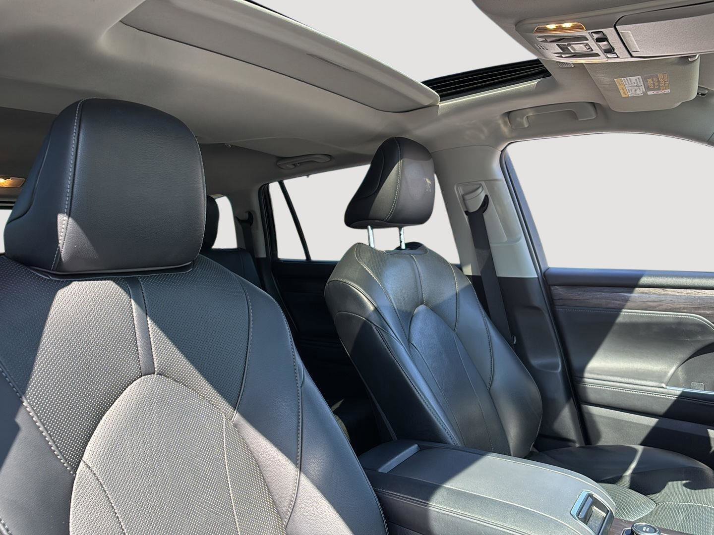 Used 2020 Toyota Highlander Limited image 10