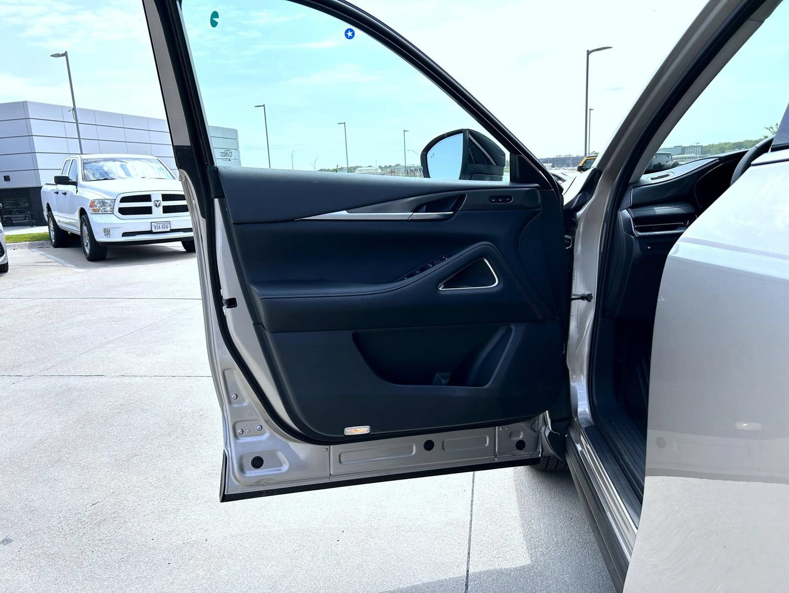 New 2027 INFINITI QX60 Luxe w/ Cargo Package AWD/4WD image 9