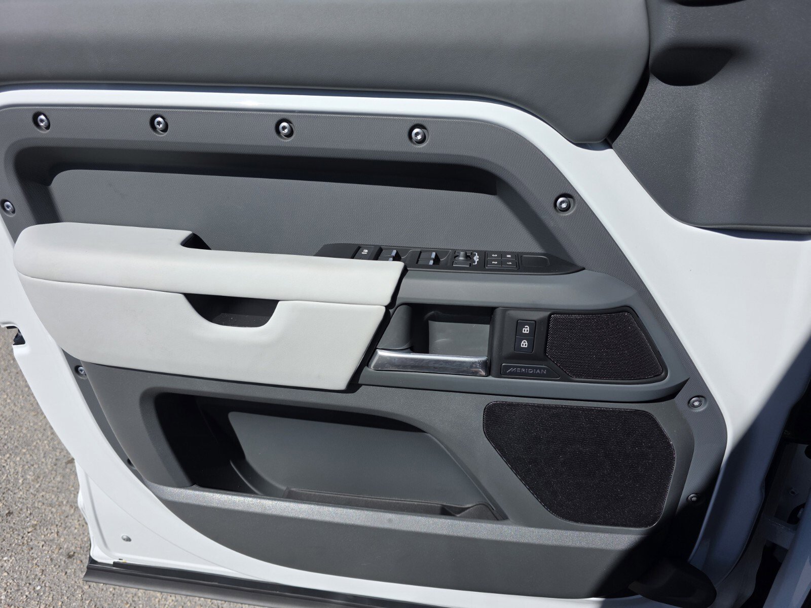 Used 2026 Land Rover Defender 110 S image 19