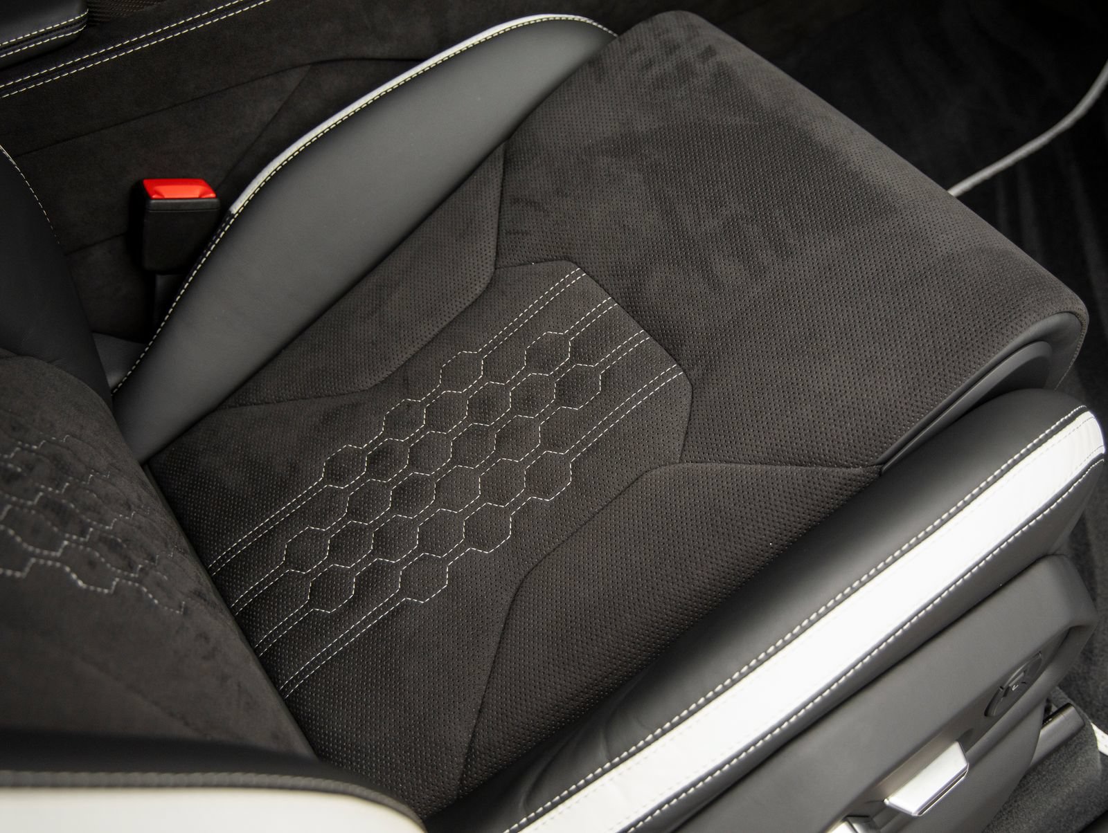 Used 2024 Lamborghini Urus S AWD/4WD image 45