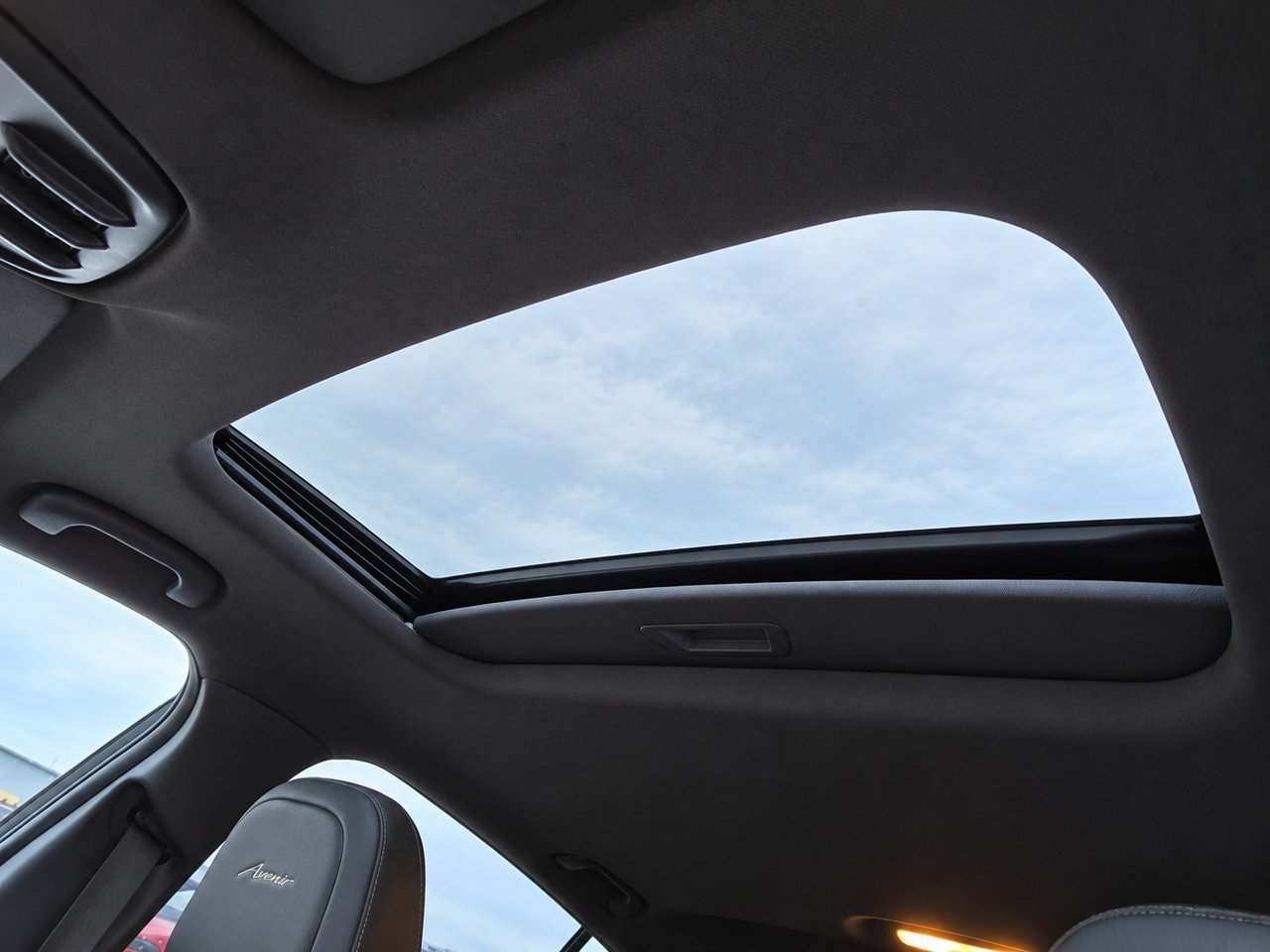 Certified 2025 Buick Envista Avenir FWD image 22