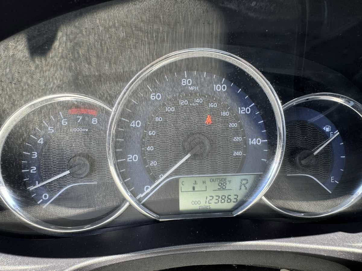 Used 2015 Toyota Corolla LE FWD image 25