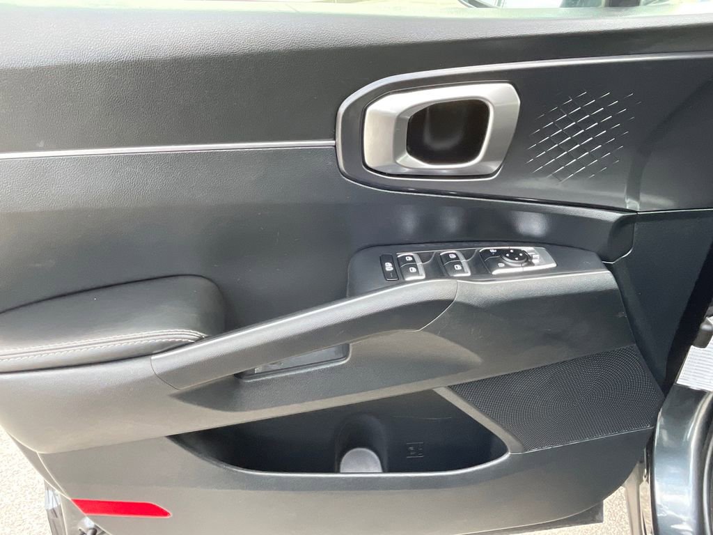 Used 2024 Kia Sorento S image 28