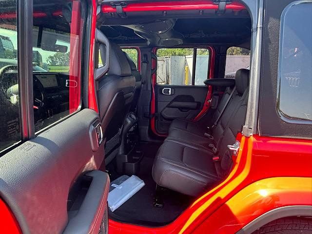 New 2025 Jeep Wrangler Unlimited Sahara AWD/4WD image 12