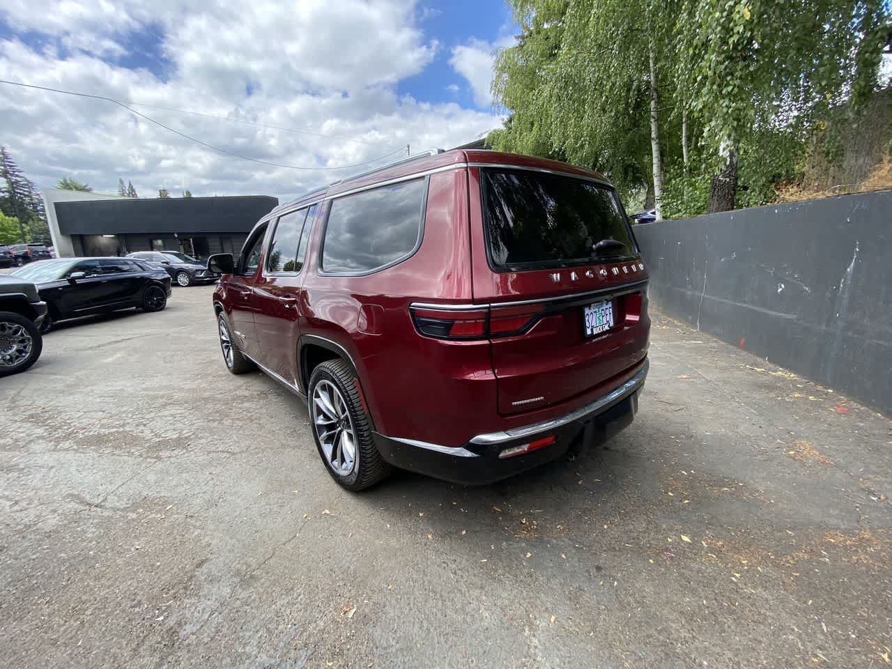 Used 2022 Jeep Wagoneer Series III w/ Premium Group I AWD/4WD image 4