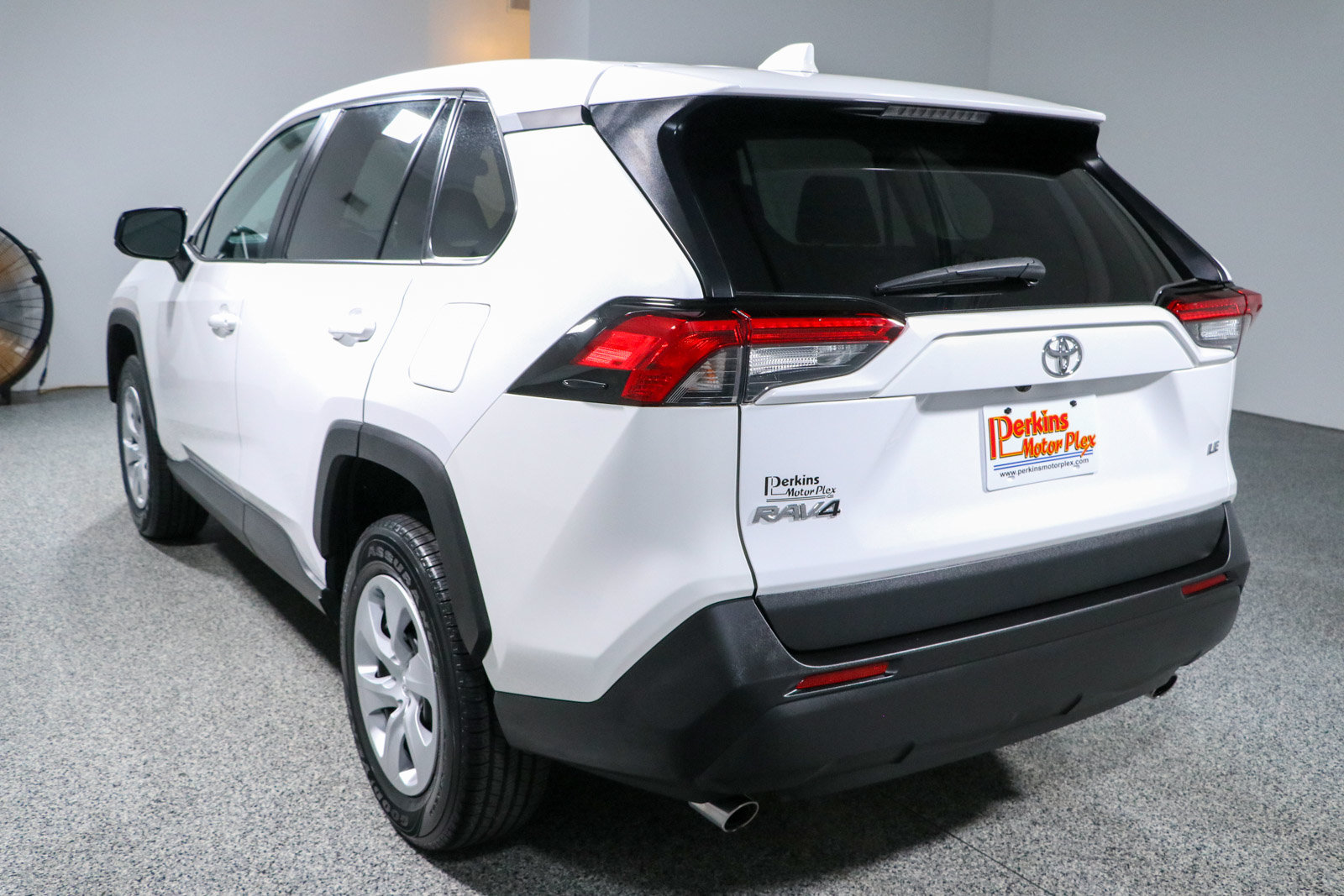 Used 2024 Toyota RAV4 LE FWD image 9
