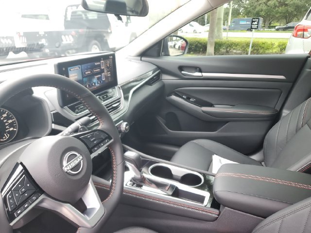 Used 2025 Nissan Altima 2.5 SR w/ SR Premium Package FWD image 23